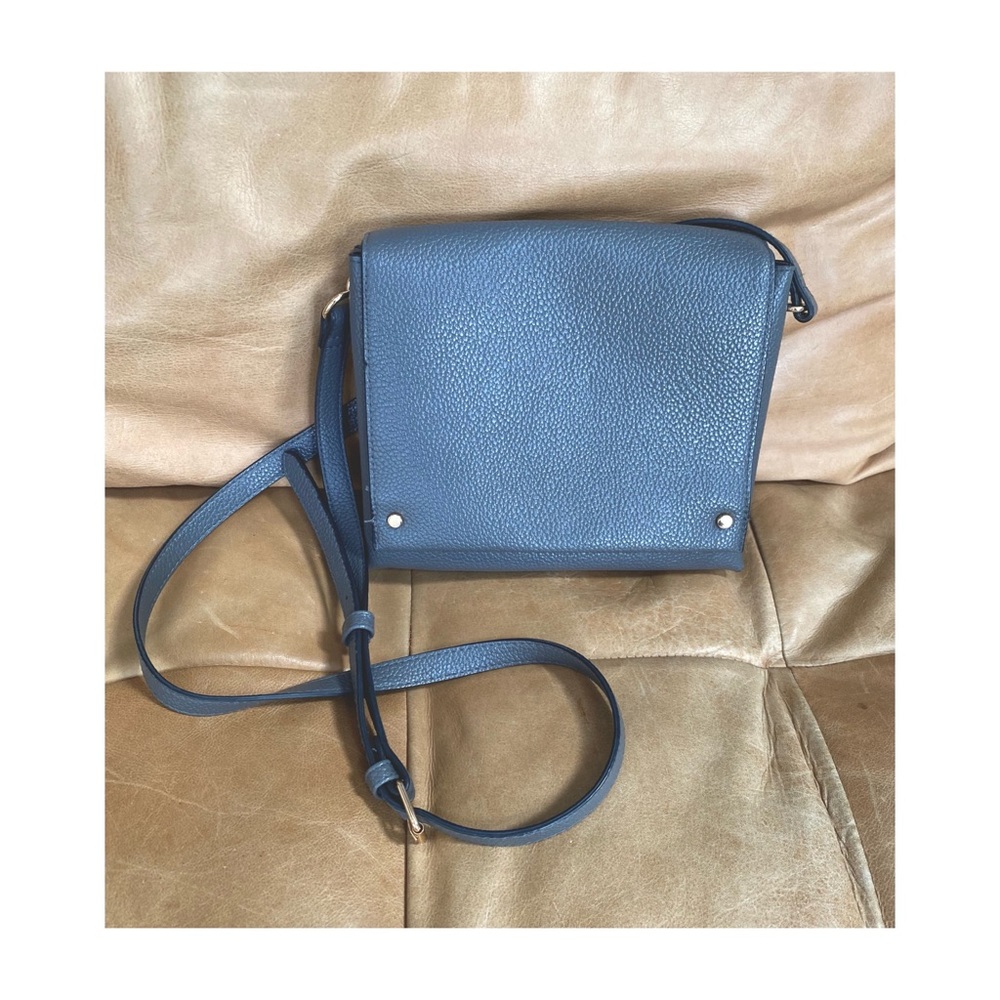 Pebbled leather shoulder bag / crossbody